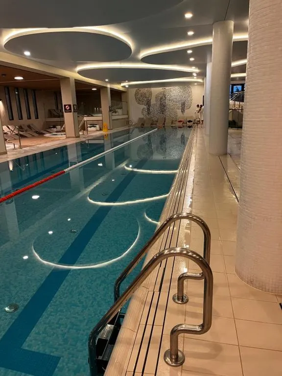 Kryty basen pływacki w strefie Polanki Aqua
